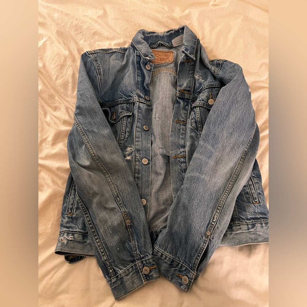 Men’s Levi’s denim jacket